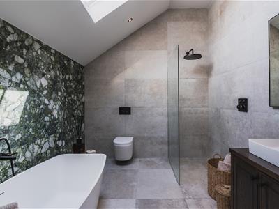 Master En-Suite Bathroom